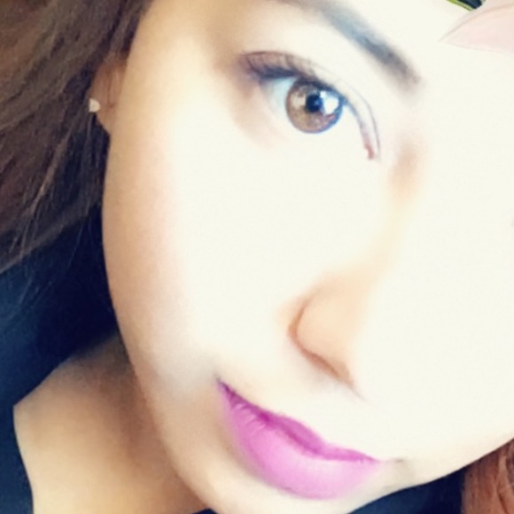 Meet your Posher, Esmeralda - Picture 2 of 2